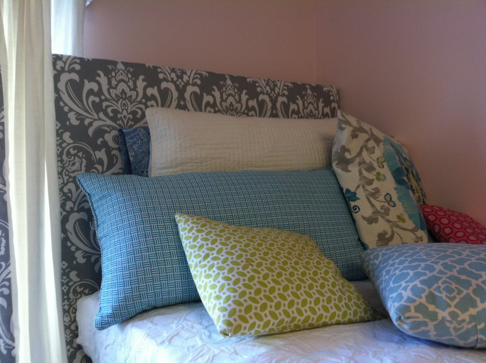 TheOldPostRoadEasyDormRoomHeadboardTutorial TheOldPostRoadEasyDormRoomHeadboardTutorial